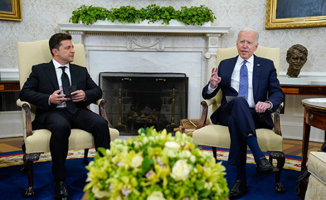 Президент Украины Владимир Зеленский и президент США Джо Байден в Овальном кабинете в Вашингтоне