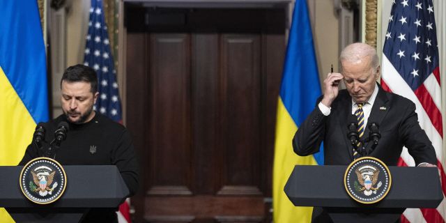 Президент Украины Владимир Зеленский и президент США Джо Байден во время пресс-конференции в Белом доме в Вашингтоне 12 декабря 2023 года