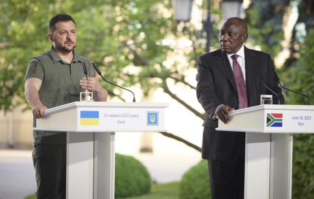 Президент Украины Владимир Зеленский и президент ЮАР Сирил Рамапоса