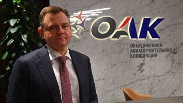 Президент Объединенной авиастроительной корпорации Юрий Слюсарь во время интервью в офисе "ОАК" в Москве