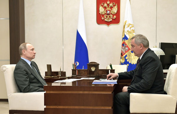 Президент РФ Владимир Путин и вице-премьер РФ Дмитрий Рогозин
