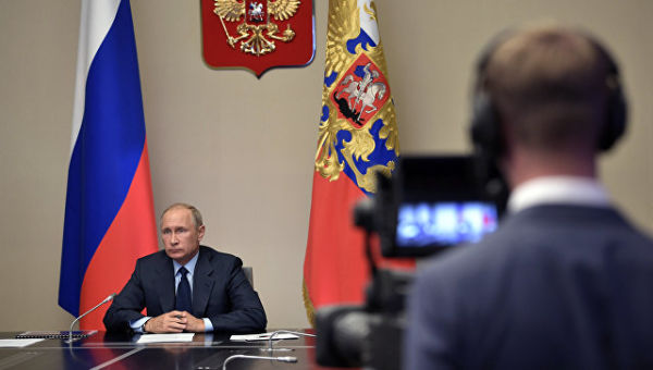 Президент РФ Владимир Путин проводит видеоконференцию, во время которой дал команду на уничтожение последнего химического боеприпаса в РФ. 27 сентября