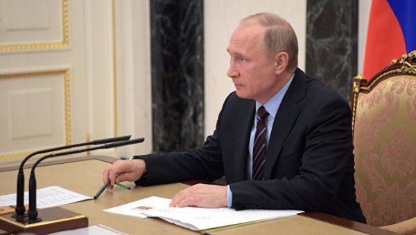 Президент РФ Владимир Путин проводит заседание Совбеза РФ. 30 мая 2017. Архивное фото