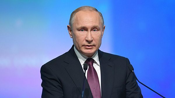 Президент РФ Владимир Путин выступает на пленарном заседании V Международного арктического форума "Арктика – территория диалога" в Санкт-Петербурге. 9 апреля 2019