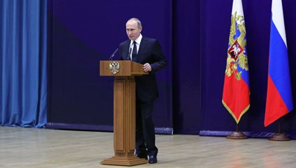 Президент РФ Владимир Путин выступает на торжественном мероприятии по случаю 95-летия российской нелегальной разведки в штаб-квартире Службы внешней р
