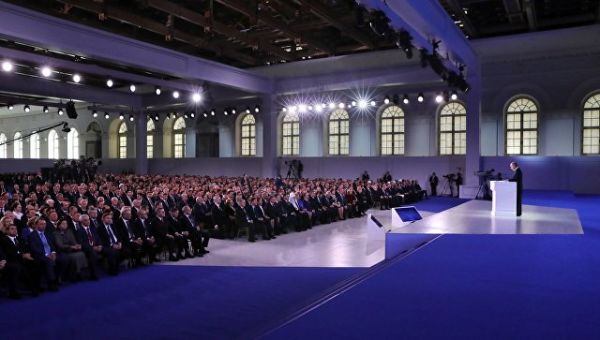 Президент РФ Владимир Путин выступает с ежегодным посланием Федеральному Собранию в ЦВЗ Манеж. 1 марта 2018