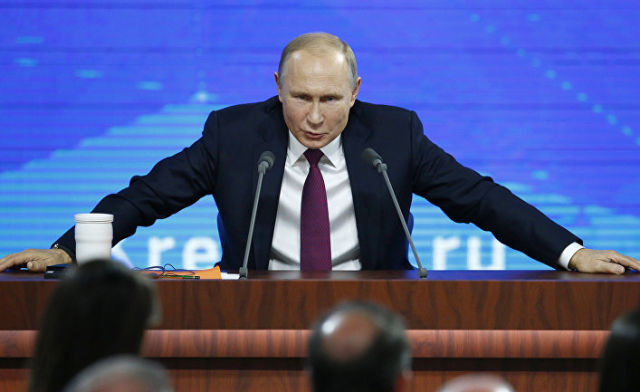 Президент России Владимир во время ежегодной пресс-конференции в Москве