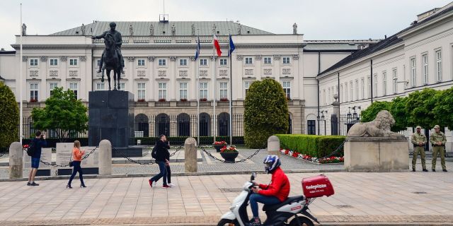Президентский дворец на улице Краковское предместье в Варшаве