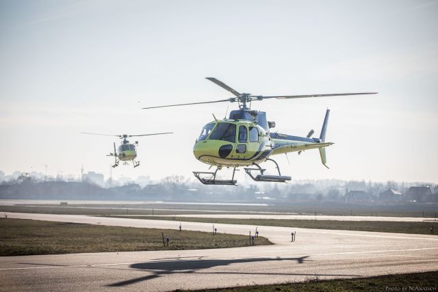 Прибытие первых двух легких вертолетов Airbus Helicopters H125 (французская регистрация F-WТBT и F-WTBU) для Государственной пограничной службы Украины (ГПСУ) в аэропорт Жуляны (Киев), 03.01.2020