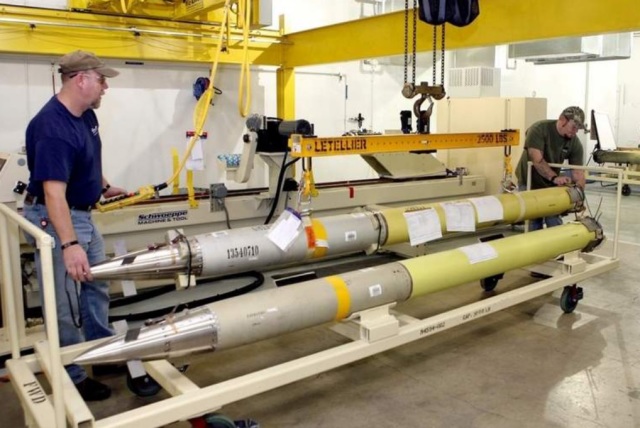 Производство управляемых ракет GMLRS (Guided Multiple Launch Rocket System) на предприятии корпорации Lockheed Martin в Камдене (штат Арканзас)