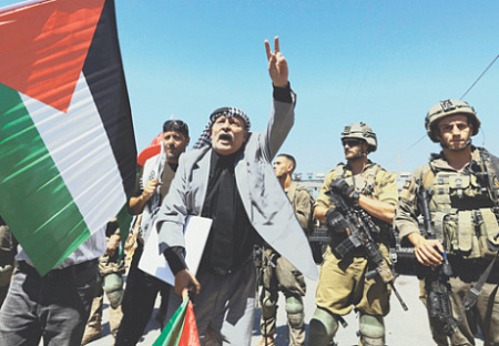 Протестующие с камнями в Вифлееме. Палестина, сентябрь 2022 года. Фото Reuters