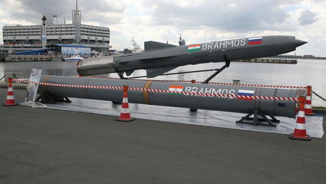 Противокорабельная ракета "БраМос" на международном военно-морском салоне