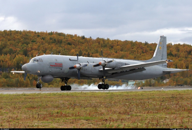 Противолодочный самолет Ил-38 (бортовой номер "18 желтый", название собственное "Евгений Чередниченко"), в настоящее время входящий в состав восстановленного 403-го отдельного смешанного авиационного полка 45-й армии ВВС и ПВО Северного флота. Североморск