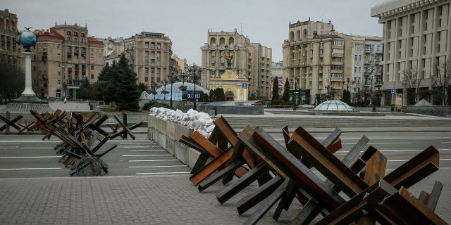 Противотанковые сооружения в центре Киева