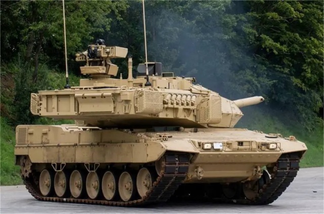 Прототип танка Leopard 2A7HU для венгерской армии, на основе которого для германского Бундесвера будет создана модификация Leopard 2A8
