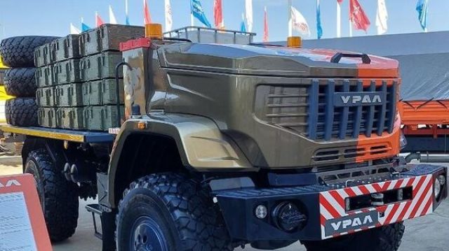Прототип беспилотного военного грузовика "Урал" на форуме "Армия-2022"