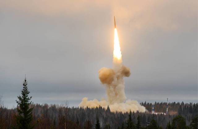 Проверочный запуск межконтинентальной баллистической ракеты шахтного базирования комплекса "Тополь-М" на космодроме Плесецк, 2014 год