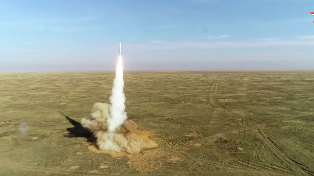 Пуск крылатых ракет расчетами ОТРК "Искандер" на учениях "Гром-2019"