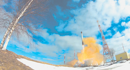 Пуск межконтинентальной баллистической ракеты «Сармат». Кадр из видео Министерства обороны РФ