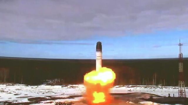 Пуск межконтинентальной баллистической ракеты "Сармат" на космодроме Плесецк