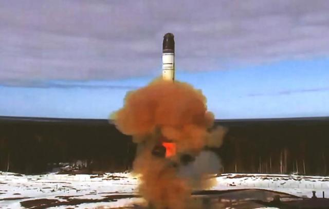 Пуск межконтинентальной баллистической ракеты "Сармат" с космодрома Плесецк