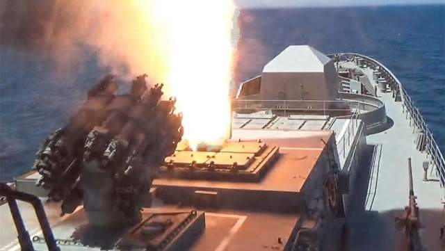 Пуск ракеты «Калибр» с фрегата Черноморского флота