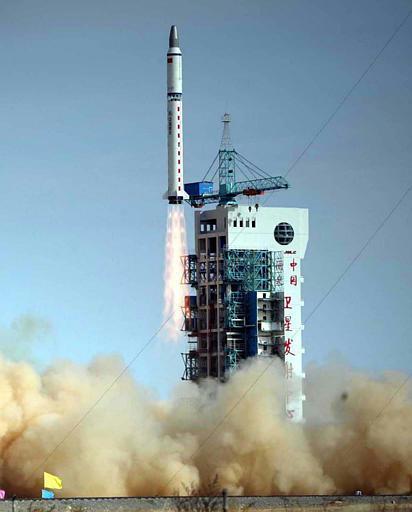 Пуск ракеты-носителя «Чанчжэн-2D» («Великий поход-2D») с фоторазведывательным спутником «Цзяньбин-3-1» («Дозор-3-1») на космодроме Цзюцюань, 3 ноября 2003 года