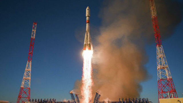 Пуск ракеты-носителя среднего класса "Союз-2.1б" с космическим аппаратом системы ГЛОНАСС с космодрома Плесецк