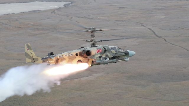 Пуск управляемой ракеты с борта вертолета Ка-52