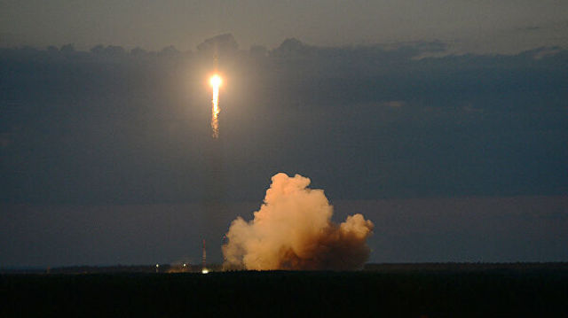 Пуск ракеты "Союз-2.1Б" с российским навигационным космическим аппаратом "Глонасс-М" с космодрома Плесецк