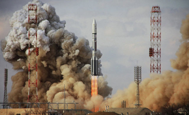 Пуск ракеты "Протон-М" со спутником Intelsat-22