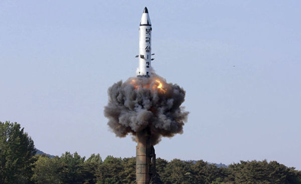 Пуск ракеты "Пуккыксон-2" в Северной Корее