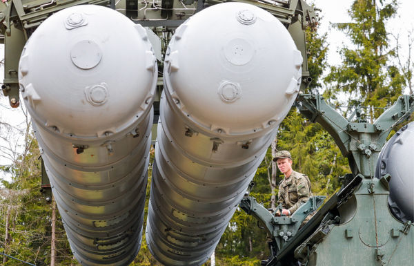 Пусковая установка зенитных ракет комплекса С-400 "Триумф" 