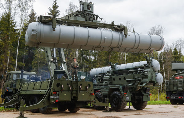 Пусковая установка зенитных ракет комплекса С-400 "Триумф"