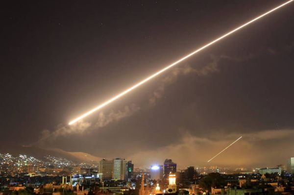 ПВО Сирии отражает удар крылатых ракет в районе Дамаска, 14.04.2108