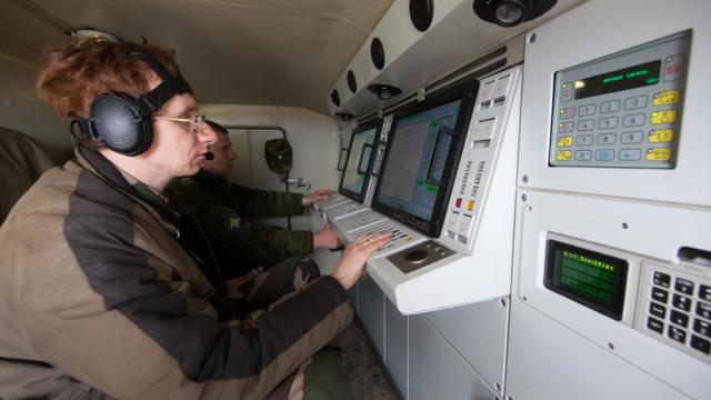Работа операторов зенитно-ракетного комплекса «Панцирь-С»