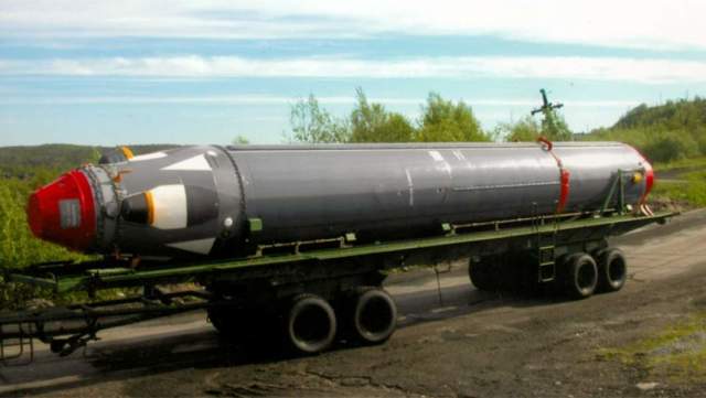 Ракета морского базирования типа Р-29РМУ «Синева» на транспортном агрегате