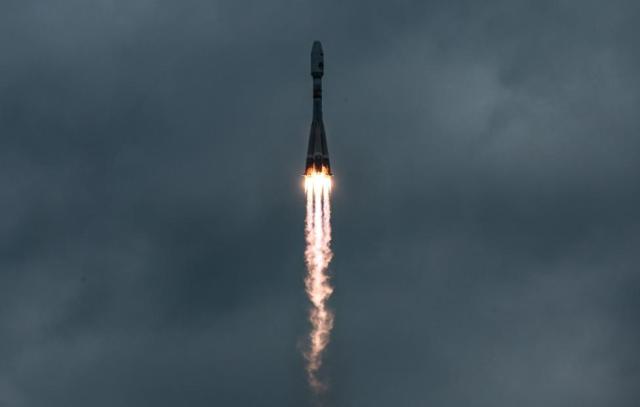 Ракета-носитель "Союз-2.1б" с космической станцией "Луна-25"