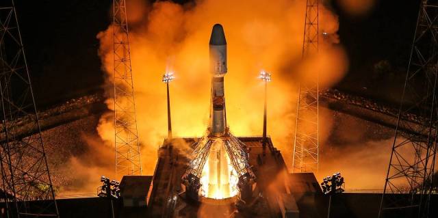 Ракета-носитель "Союз" с разгонным блоком "Фрегат-МТ" во время запуска с космодрома Куру, 2019 год