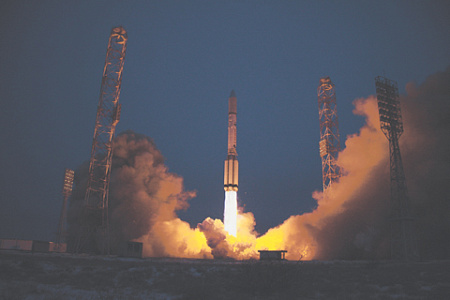 Ракета «Протон-М» выводит на орбиту спутники с космодрома Байконур. Декабрь 2021 года. Фото Reuters