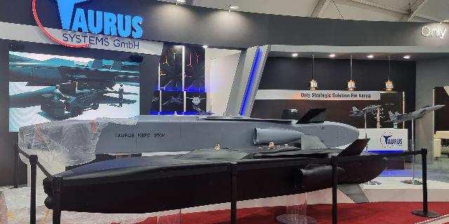 Ракета Taurus KEPD 350К на Сеульской международной выставке аэрокосмической и военной техники