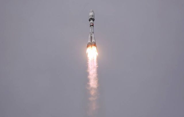 Ракета "Союз-2.1б" со спутником "Метеор-М"
