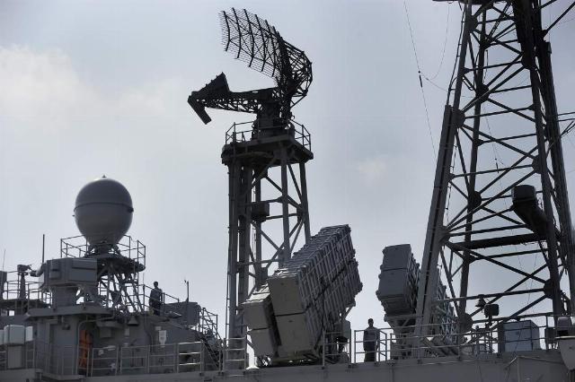 Ракетная батарея «Сюнфэн-3», установленная на борту военного фрегата Тайваня
