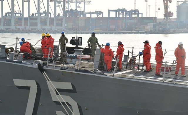 Ракетный эсминец США «Дональд Кук» вошел в порт Одессы