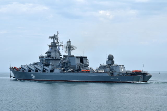 Ракетный крейсер "Москва" проекта 1164 Черноморского флота ВМФ России совершает выход в море из Севастополя, 05.06.2019