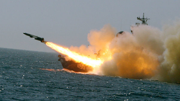 Ракетный удар малого ракетного корабля во время учений Тихоокеанского флота на Камчатке. Архивное фото