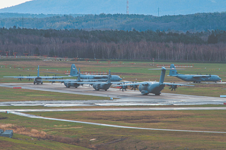 Рамштайн близ Кайзерслаутерна – крупнейшая военная авиабаза в Европе, здесь заняты больше 20 тыс. человек, из них 4700 военнослужащих. Фото с сайта www.af.mil