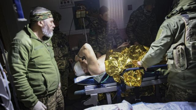 Раненый украинский военнослужащий в районе Артемовска