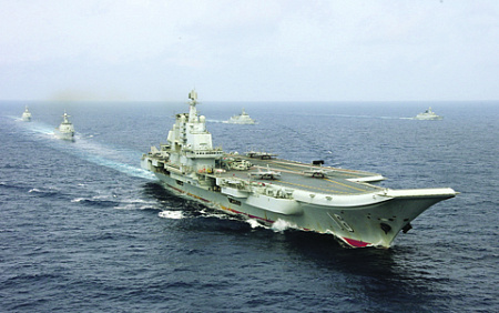 Растущие военные амбиции Пекина выражаются и в строительстве гигантских кораблей. Фото Reuters