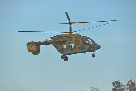 Разработанный для МЧС, вертолет Ка-226 также выпускается в палубном варианте для сторожевых и патрульных кораблей. Фото Владимира Карнозова